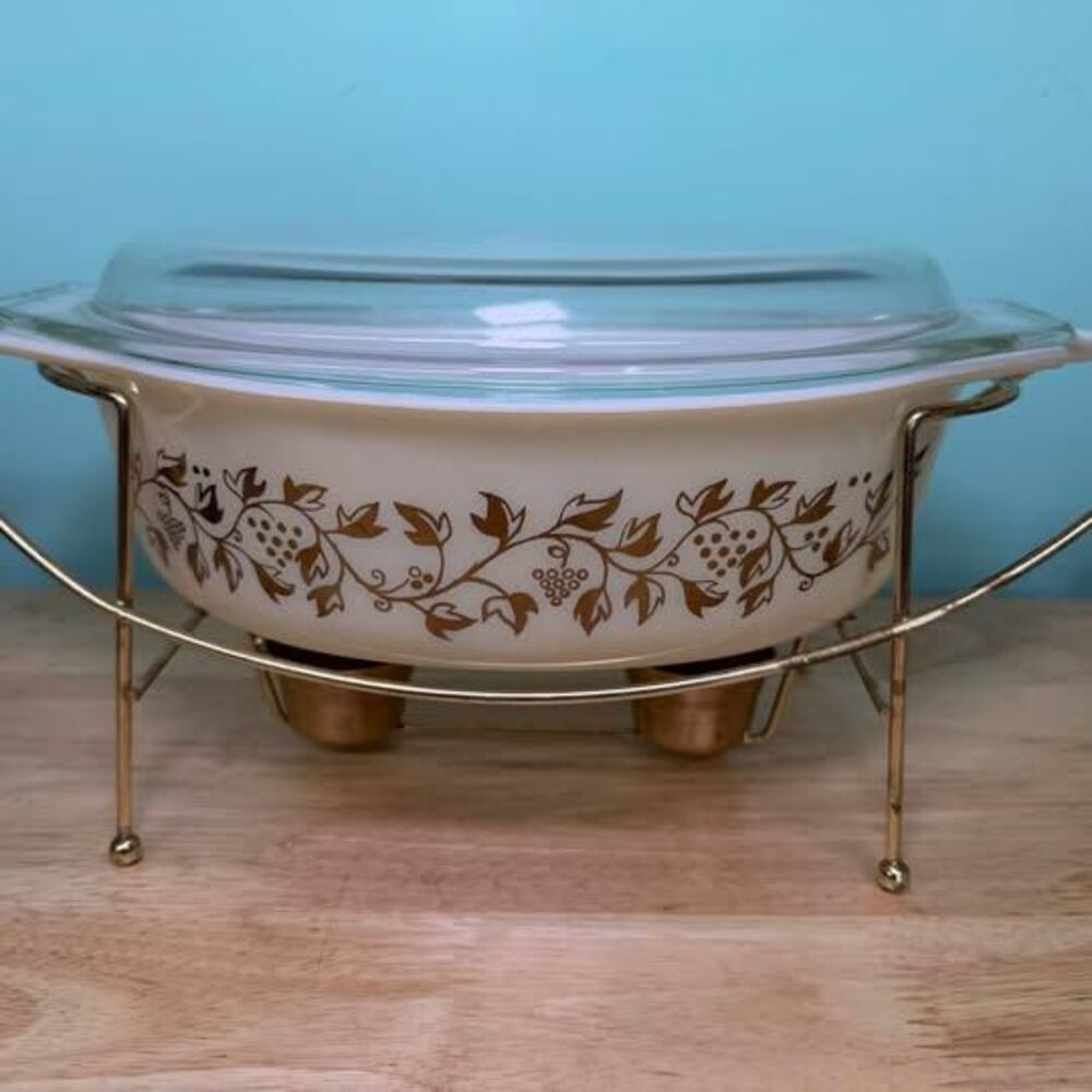 1959 Pyrex “Golden Grapes” 2.5q Casserole Dish w Warming Stand *Read Call Outs